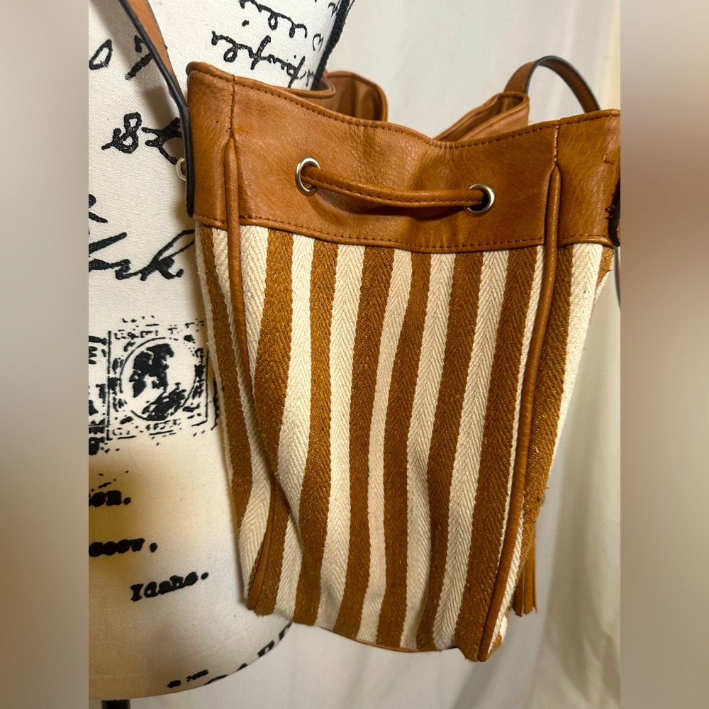 BUENO Bucket Bag Classic Stripe Beachy Boho Chic Romantic Summer Coastal Cowgirl - Picture 6 of 7